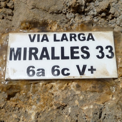 Cartel a pie de vía