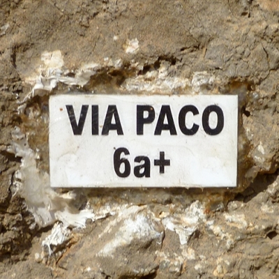 Cartel a pie de vía